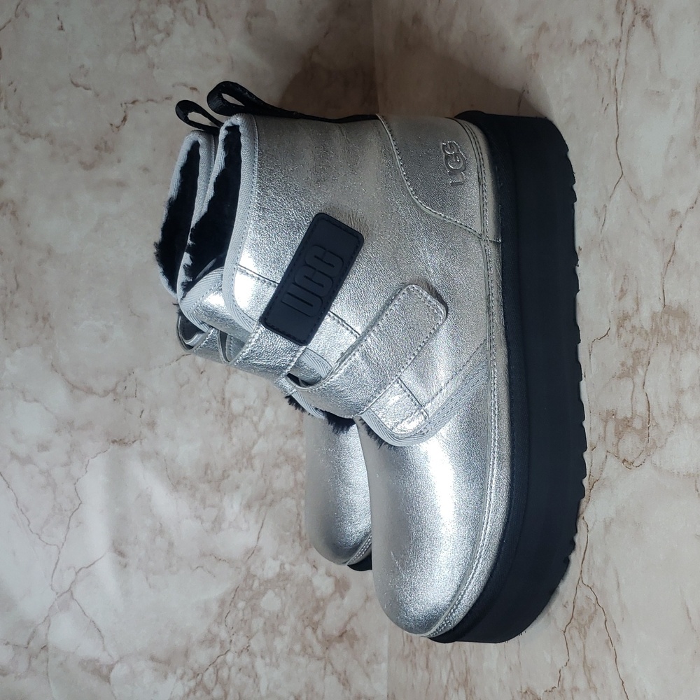 UGG Silver Boots with Black platform - Picture 5 of 9
